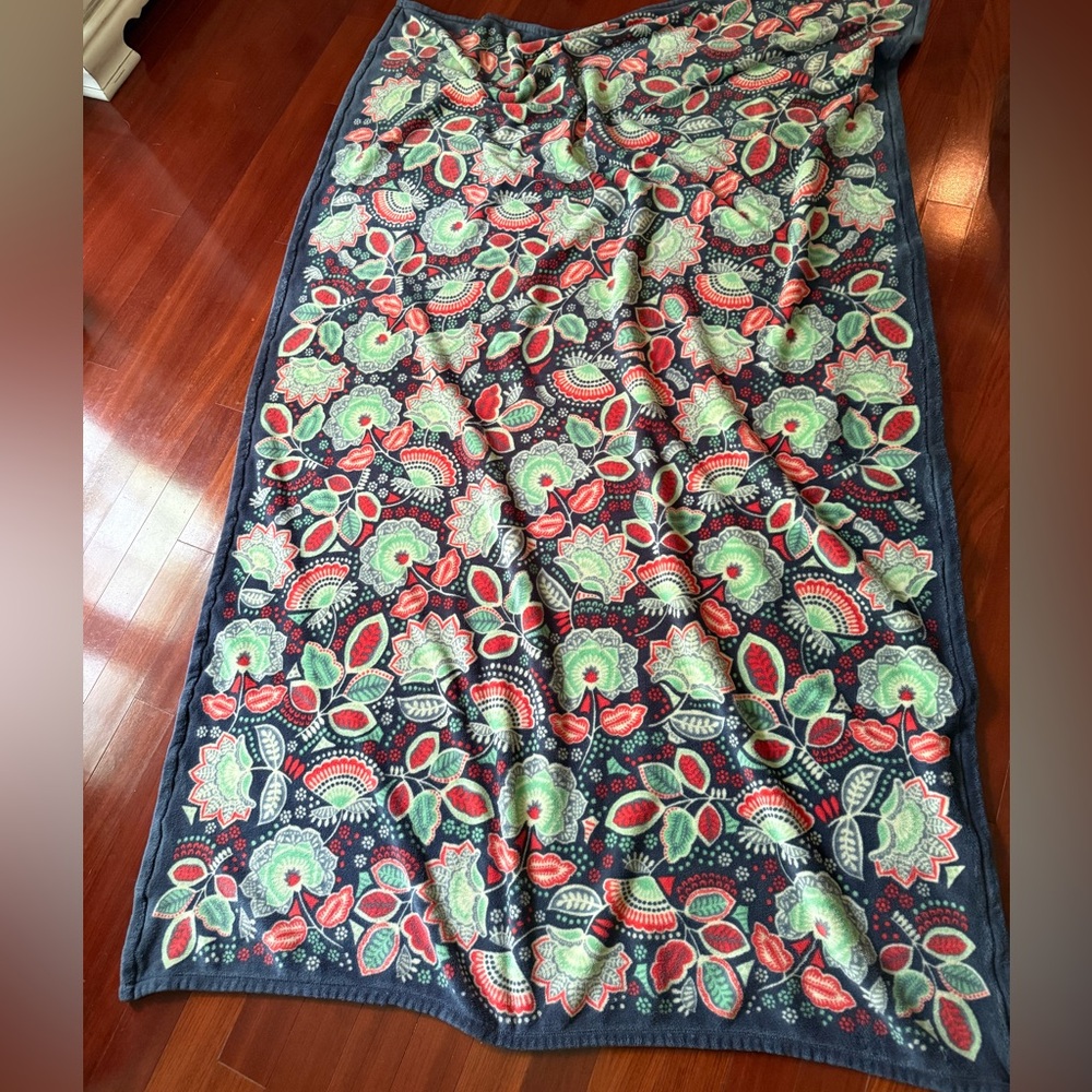 Vera Bradley blanket in great condition!